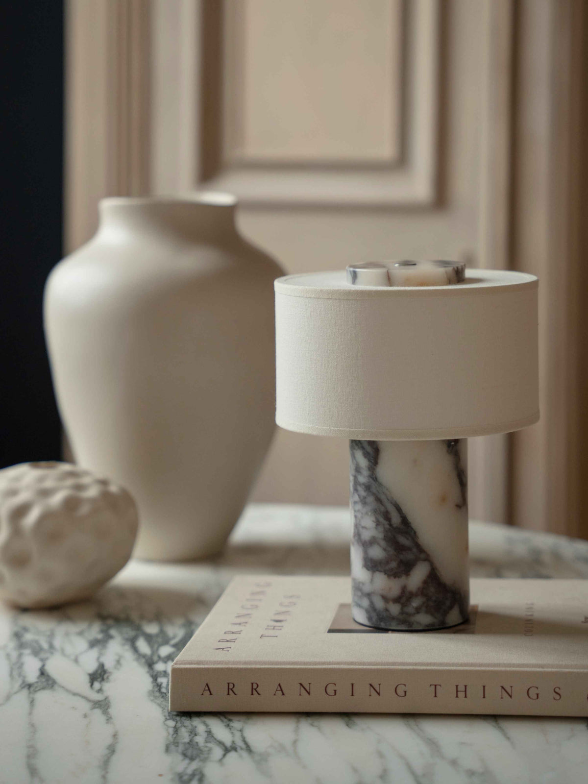Auríe Portable Lamp | Calacatta Viola detail