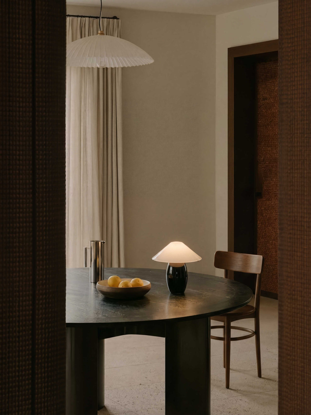 Maríel Portable Lamp | Black Ceramic detail