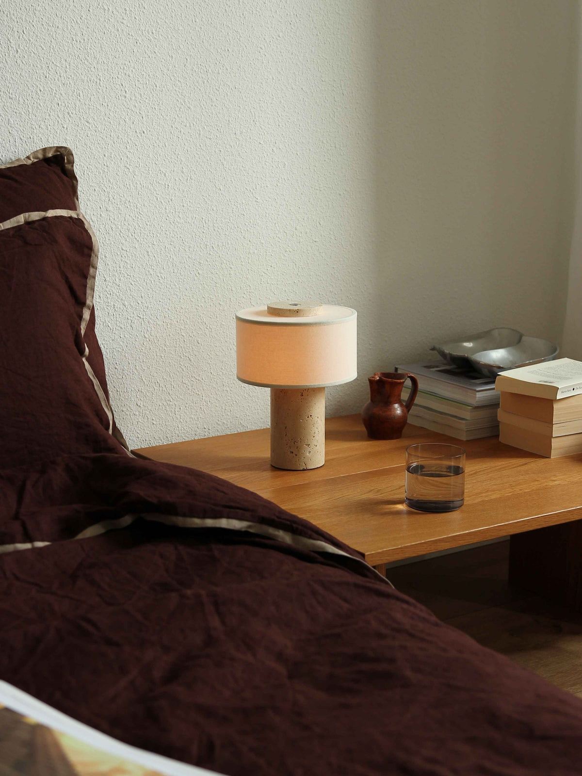 Auríe Portable Lamp | Travertine detail