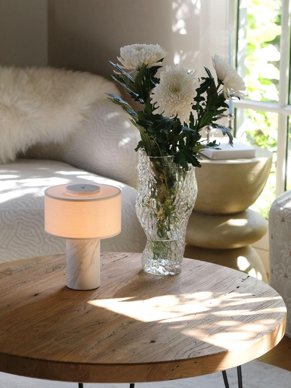Auríe Portable Lamp | White Marble detail