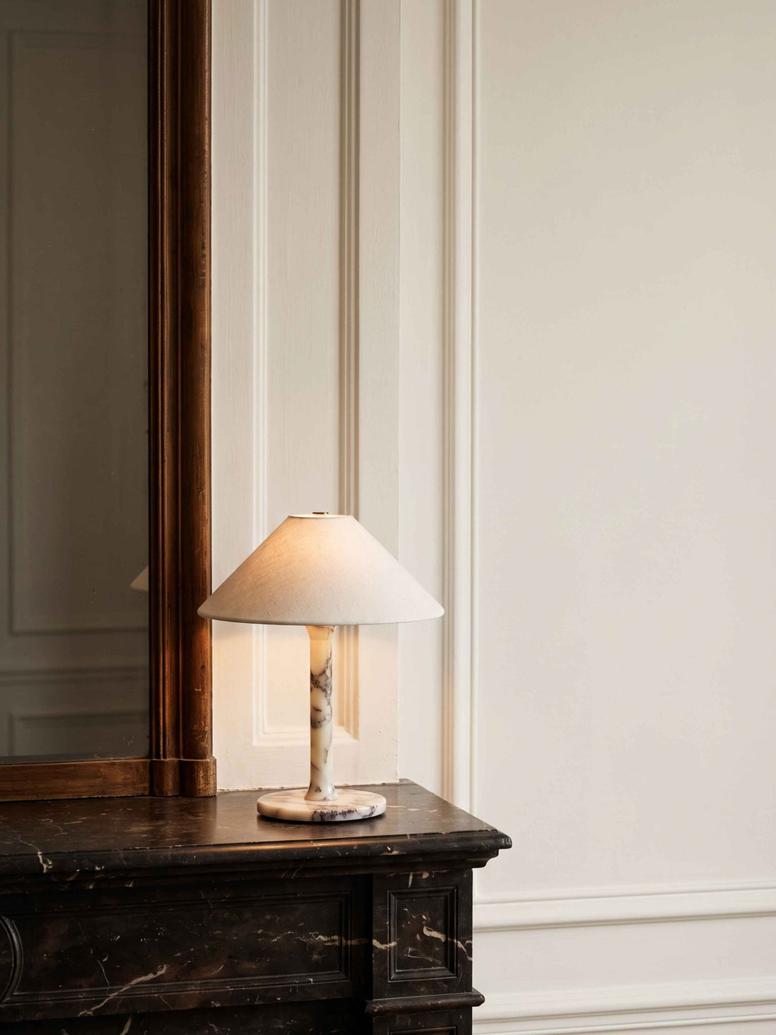 Rossa Portable Lamp | Calacatta Viola & Linen detail