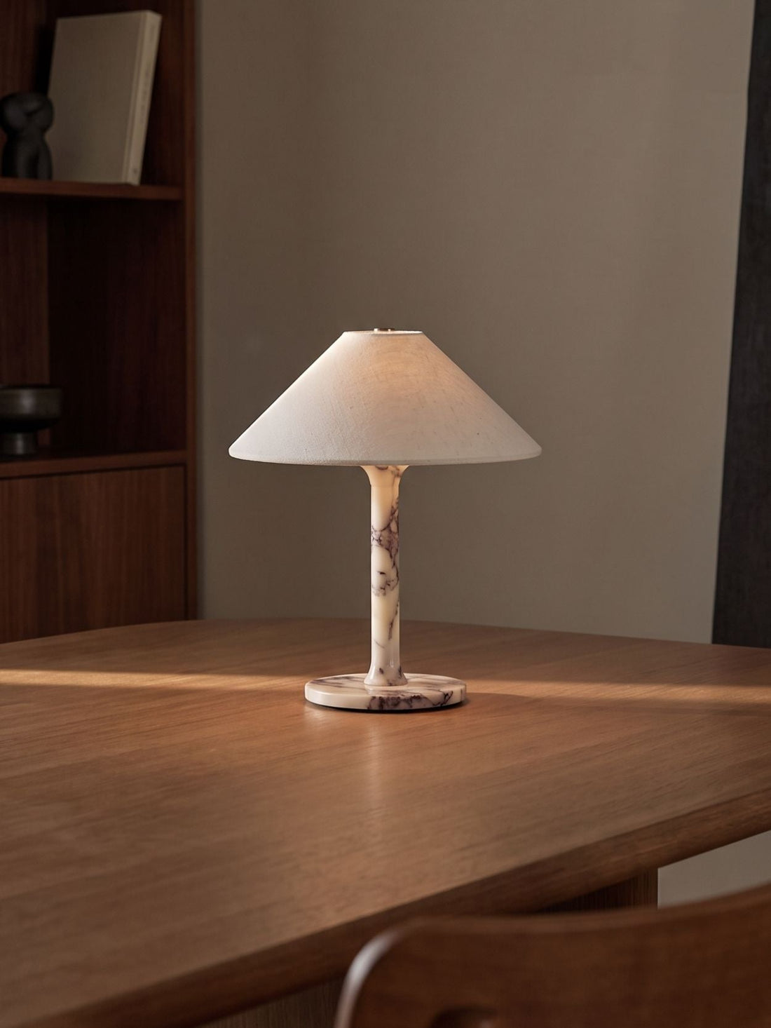Rossa Portable Lamp | Calacatta Viola & Linen image 10