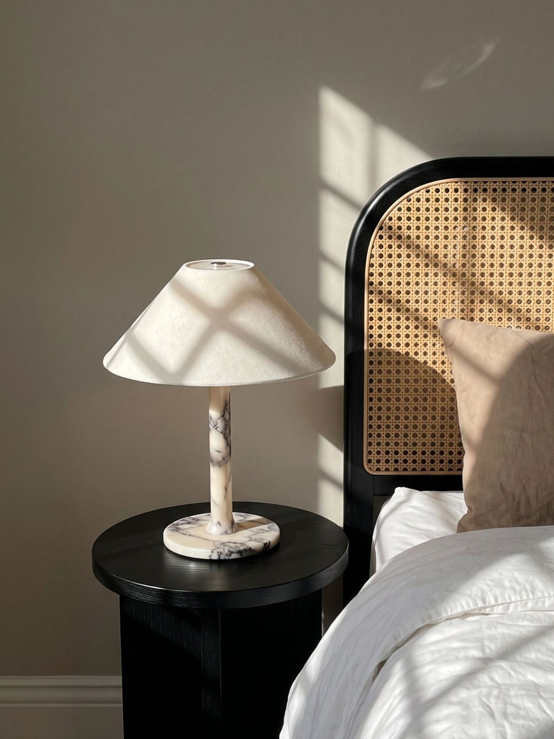Rossa Portable Lamp | Calacatta Viola & Linen image 3